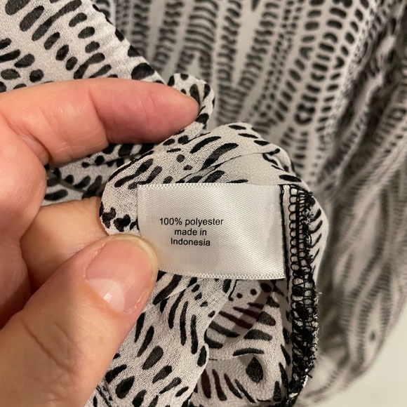 Lane Bryant Sheer black and white print button down. Size 22/24 - Picture 4 of 6
